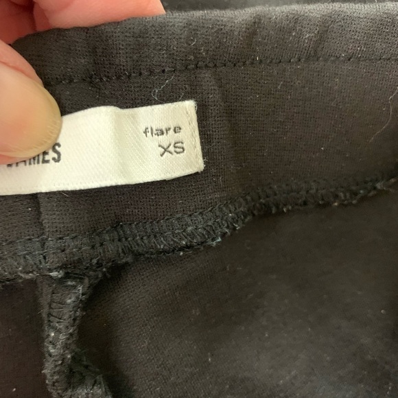 Elizabeth and James high rise flare black pant XS elastic waist 28 inseam - Picture 4 of 5